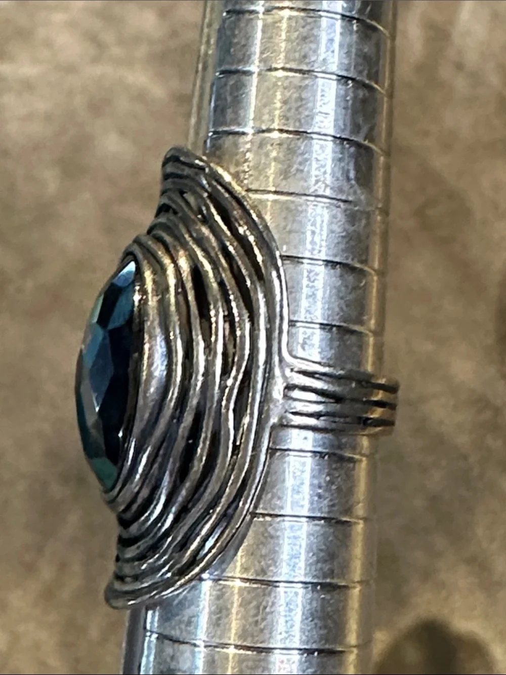 925 Sterling Black Faceted Stone Wave Ring - Women size 8